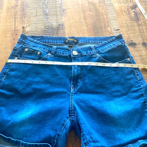 Cute and stretchy Jean shorts. - Picture 3 of 7